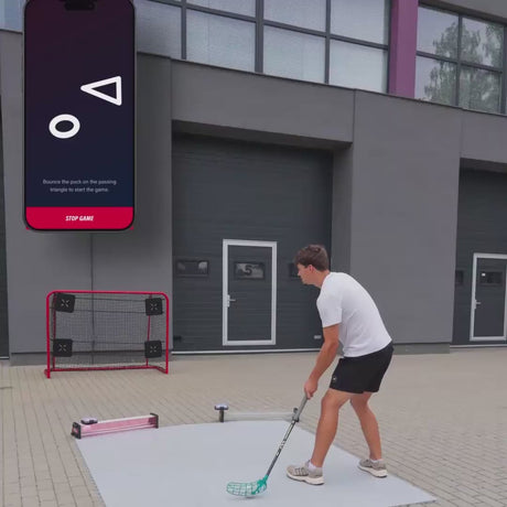 Player training shots at smart targets with the app